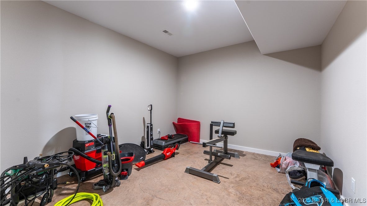 Camdenton, Missouri, 65020, United States, 5 Bedrooms Bedrooms, ,4 BathroomsBathrooms,Residential,Active,1903211