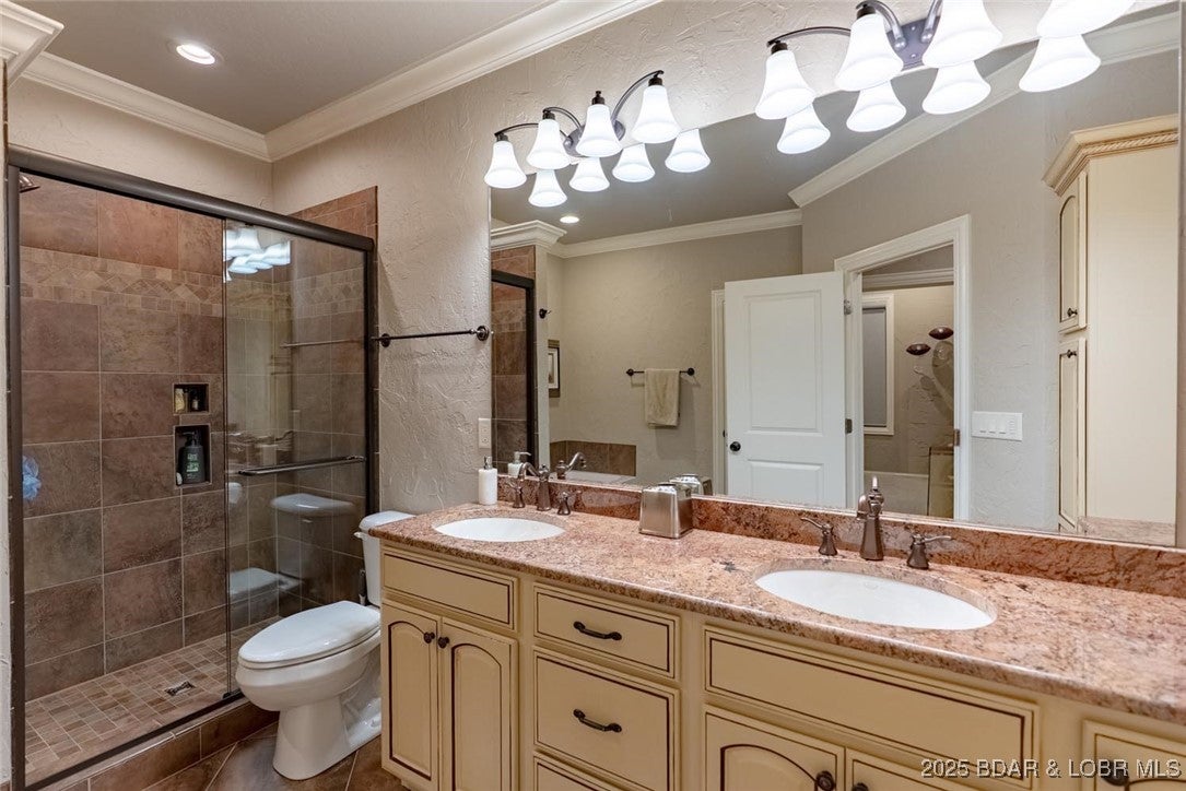 Lake Ozark, Missouri, 65049, United States, 5 Bedrooms Bedrooms, ,5 BathroomsBathrooms,Residential,Active,1990646