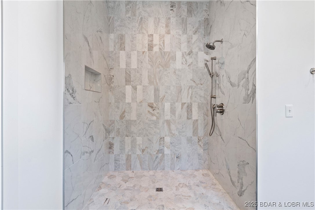 Osage Beach, Missouri, 65065, United States, 6 Bedrooms Bedrooms, ,6 BathroomsBathrooms,Residential,Active,1922661