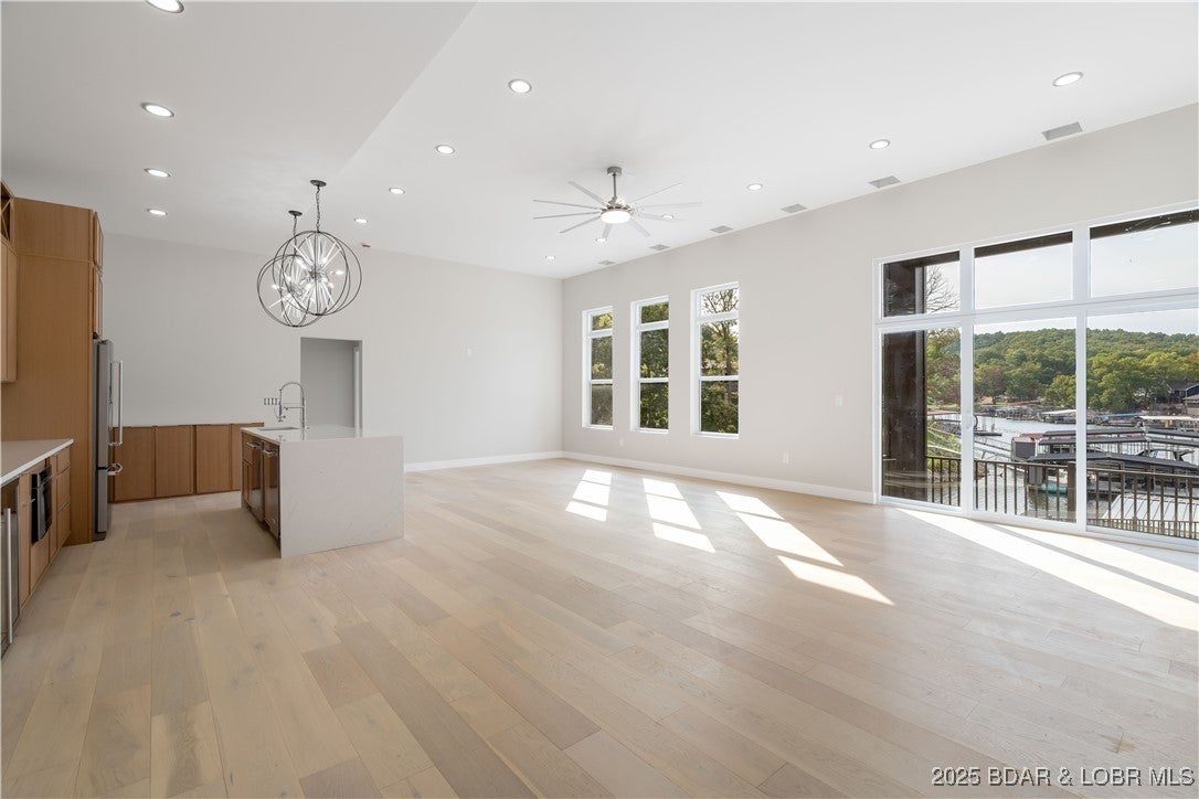 Sunrise Beach, Missouri, 65065, United States, 6 Bedrooms Bedrooms, ,6 BathroomsBathrooms,Residential,Active,1929710