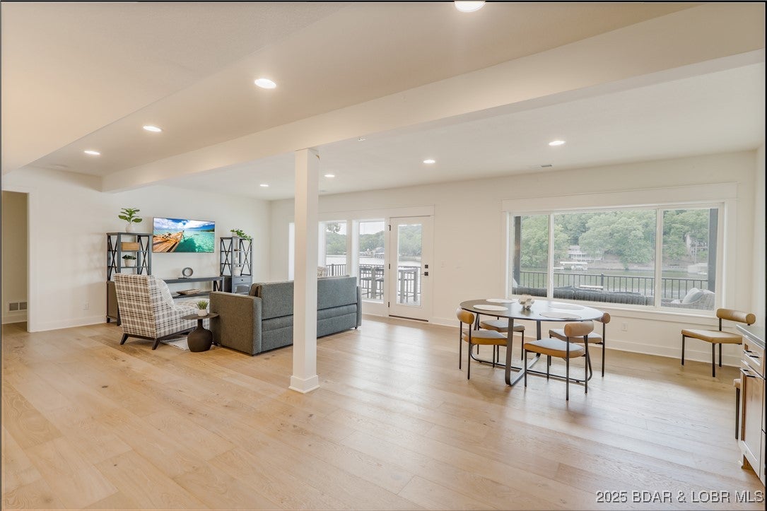 Sunrise Beach, Missouri, 65079, United States, 4 Bedrooms Bedrooms, ,4 BathroomsBathrooms,Residential,Active,1929412