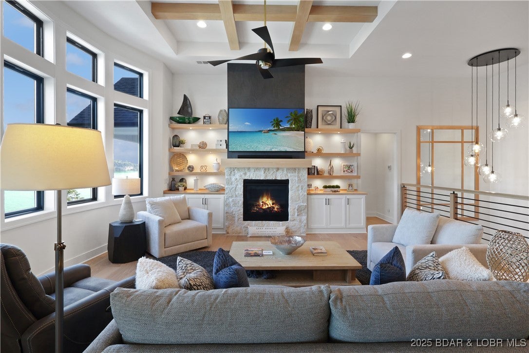 Porto Cima, Missouri, 65079, United States, 6 Bedrooms Bedrooms, ,5 BathroomsBathrooms,Residential,Active,1960144