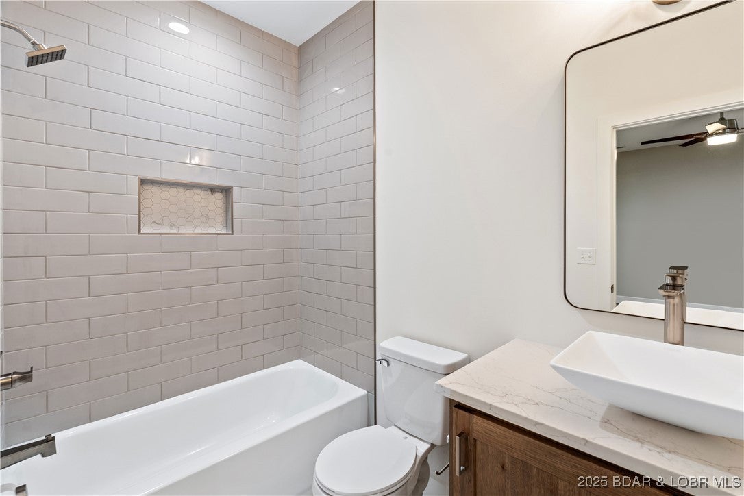 Osage Beach, Missouri, 65065, United States, 6 Bedrooms Bedrooms, ,6 BathroomsBathrooms,Residential,Active,1922661