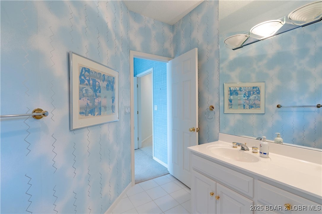 Four Seasons, Missouri, 65049, United States, 5 Bedrooms Bedrooms, ,6 BathroomsBathrooms,Residential,Active,1843468