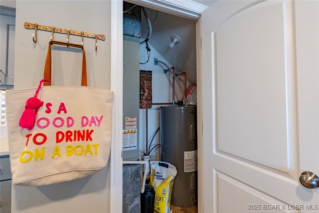 Four Seasons, Missouri, 65049, United States, 5 Bedrooms Bedrooms, ,4 BathroomsBathrooms,Residential,Active,2008696