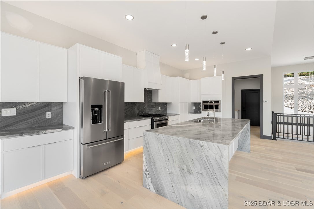 Sunrise Beach, Missouri, 65065, United States, 6 Bedrooms Bedrooms, ,6 BathroomsBathrooms,Residential,Active,1929710