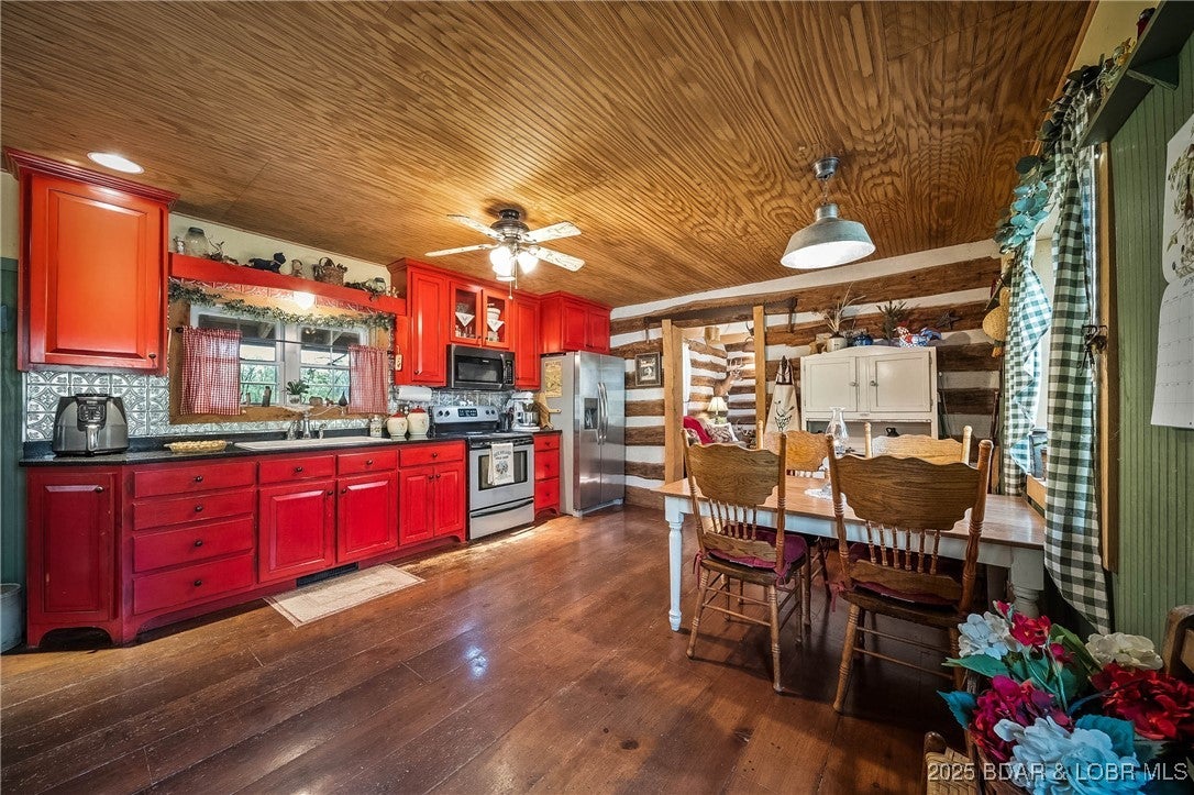 Eldon, Missouri, 65026, United States, 5 Bedrooms Bedrooms, ,3 BathroomsBathrooms,Residential,Active,1790925