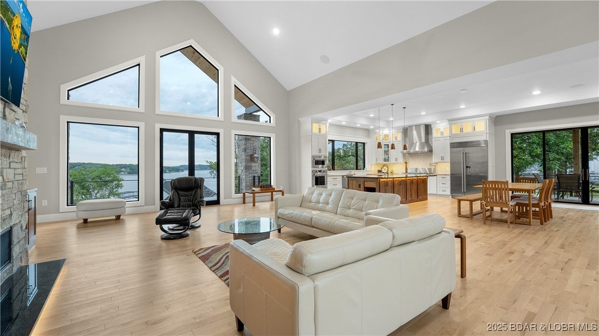 Osage Beach, Missouri, 65065, United States, 4 Bedrooms Bedrooms, ,5 BathroomsBathrooms,Residential,Active,1877825