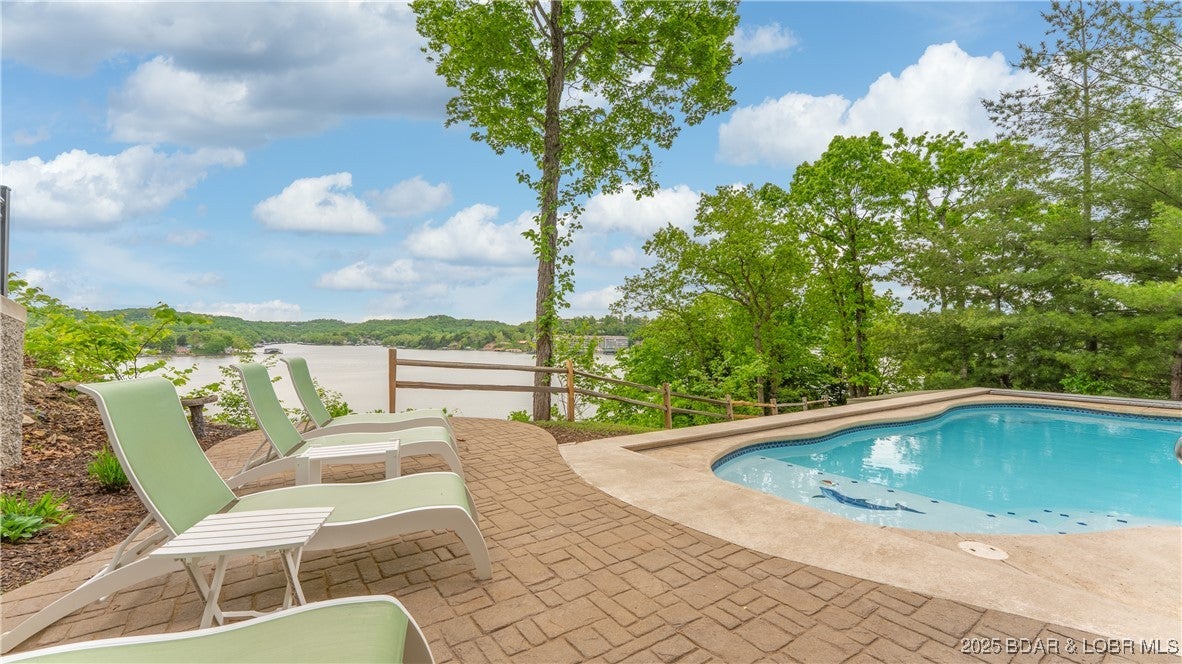 Camdenton, Missouri, 65020, United States, ,5 BathroomsBathrooms,Residential,Active,1797942