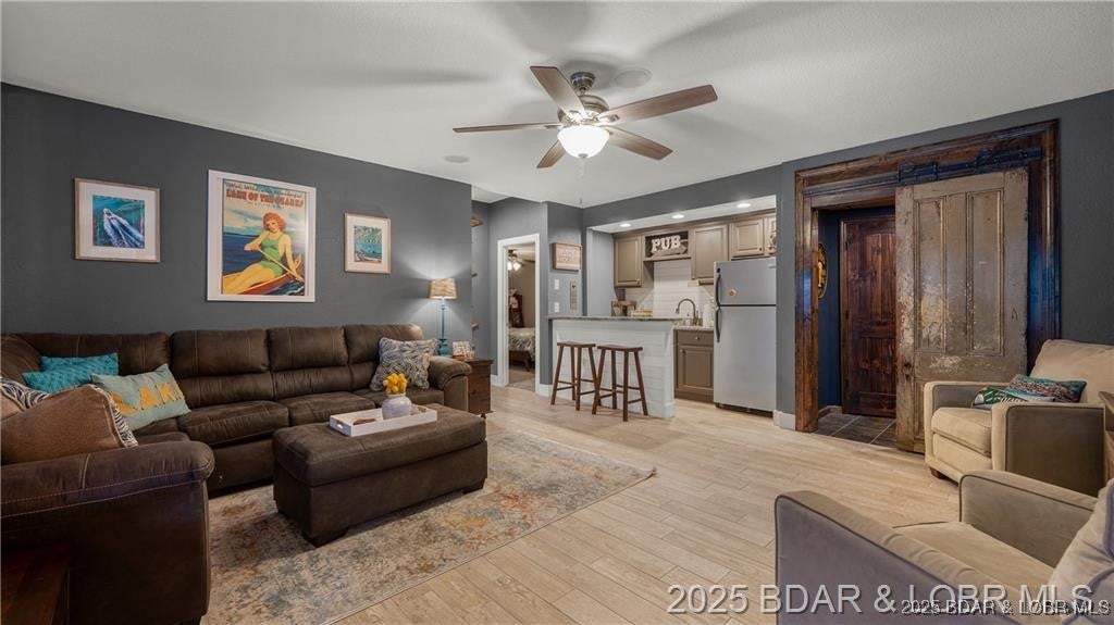 Camdenton, Missouri, 65020, United States, 7 Bedrooms Bedrooms, ,6 BathroomsBathrooms,Residential,Active,1876843