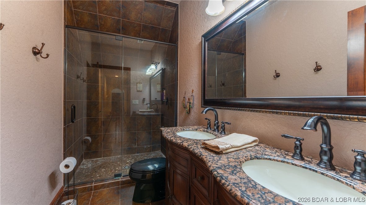 Osage Beach, Missouri, 65065, United States, 8 Bedrooms Bedrooms, ,8 BathroomsBathrooms,Residential,Active,2012239