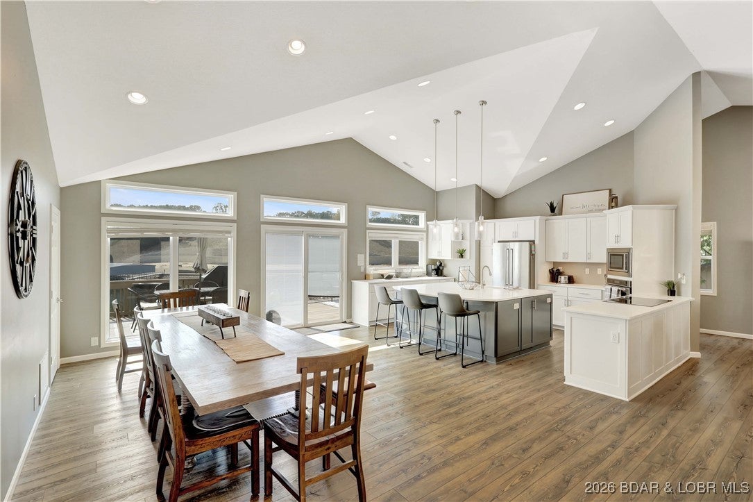 Sunrise Beach, Missouri, 65079, United States, 5 Bedrooms Bedrooms, ,6 BathroomsBathrooms,Residential,Active,2015451