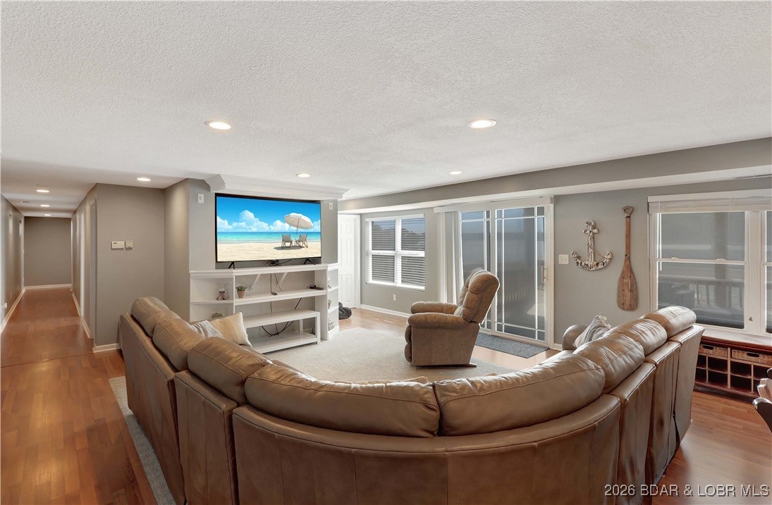 Sunrise Beach, Missouri, 65079, United States, 5 Bedrooms Bedrooms, ,6 BathroomsBathrooms,Residential,Active,2015451