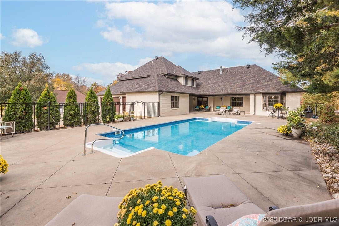 Jefferson City, Missouri, 65109, United States, 4 Bedrooms Bedrooms, ,4 BathroomsBathrooms,Residential,Active,1990045