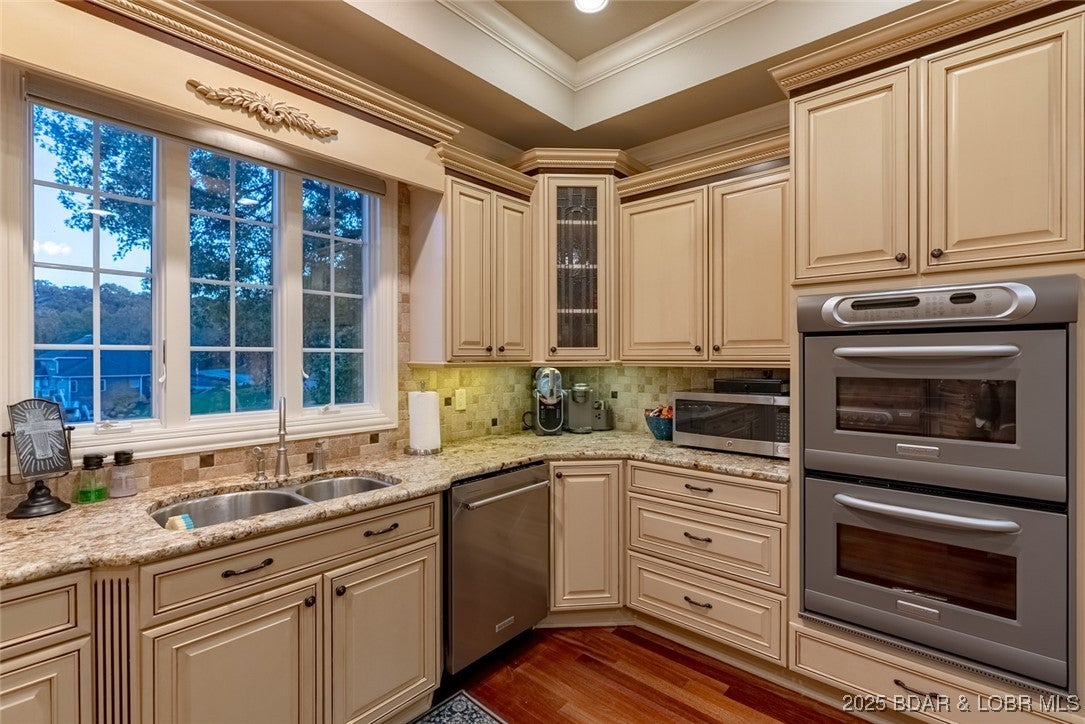 Lake Ozark, Missouri, 65049, United States, 5 Bedrooms Bedrooms, ,5 BathroomsBathrooms,Residential,Active,1990646