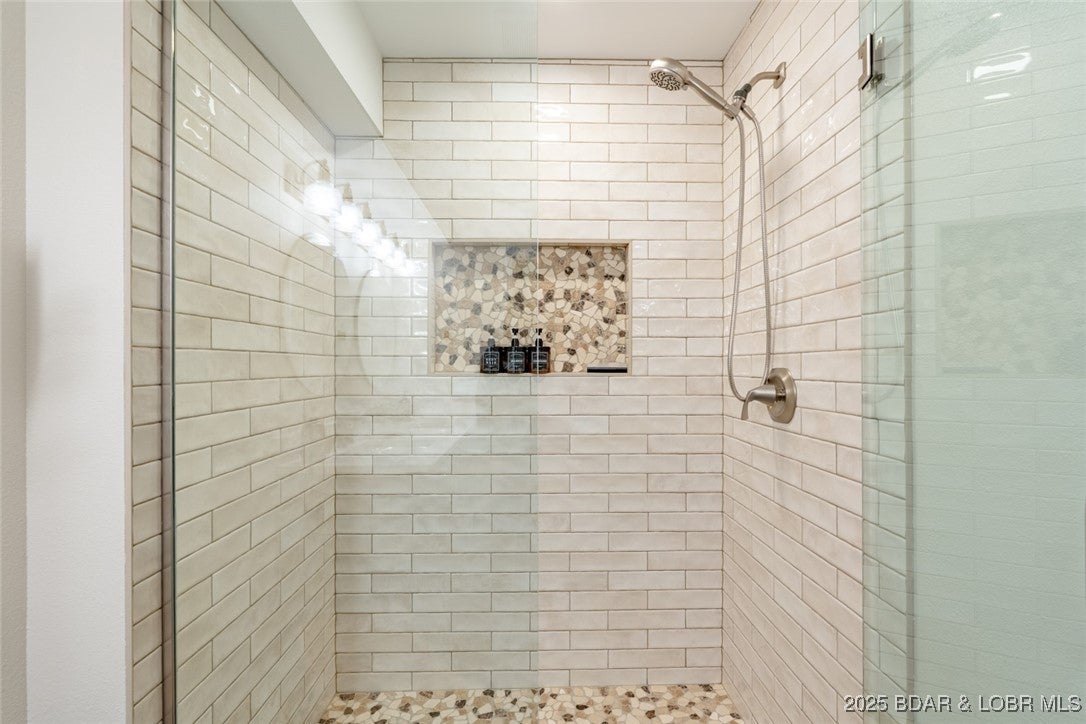 Four Seasons, Missouri, 65049, United States, 5 Bedrooms Bedrooms, ,4 BathroomsBathrooms,Residential,Active,2008696