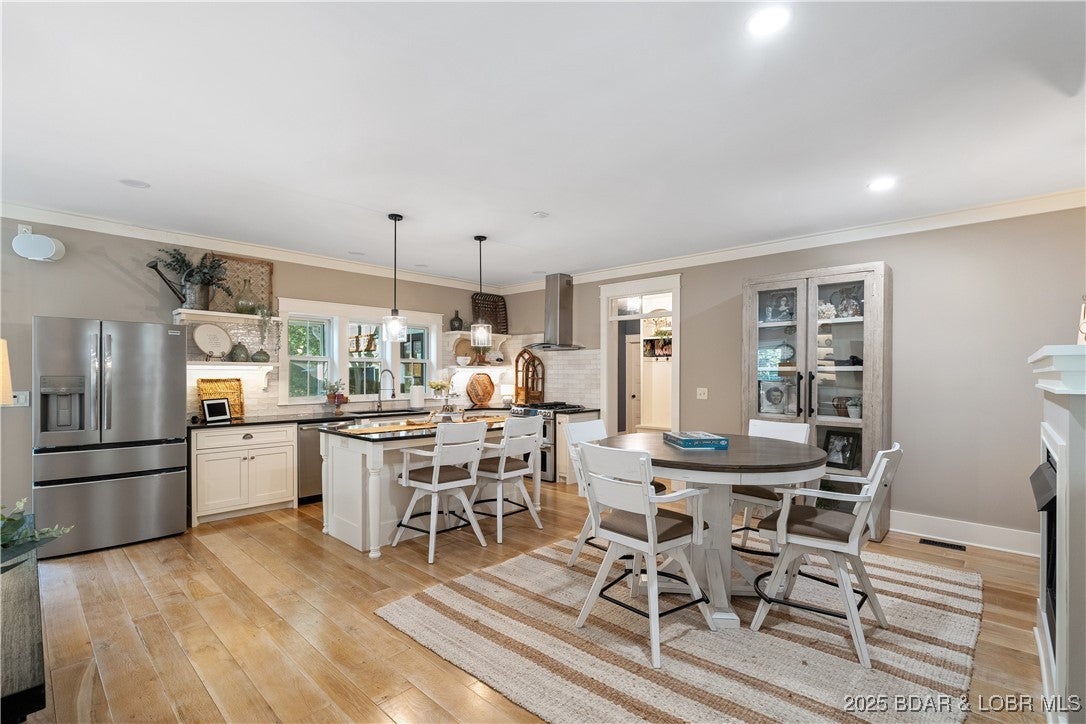 Lake Ozark, Missouri, 65049, United States, 4 Bedrooms Bedrooms, ,5 BathroomsBathrooms,Residential,Active,1960161