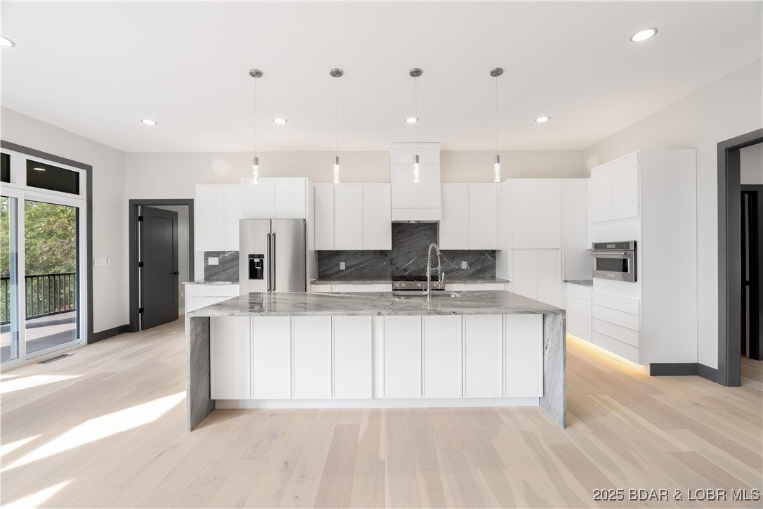 Sunrise Beach, Missouri, 65065, United States, 6 Bedrooms Bedrooms, ,6 BathroomsBathrooms,Residential,Active,1929710