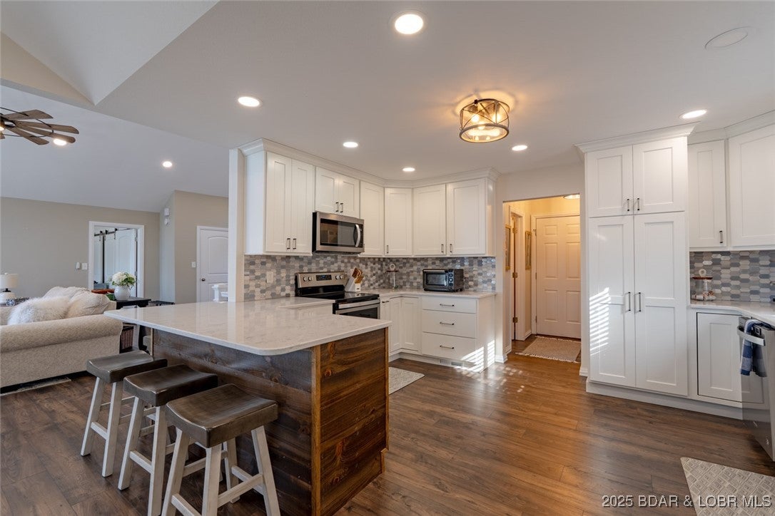 Four Seasons, Missouri, 65049, United States, 5 Bedrooms Bedrooms, ,4 BathroomsBathrooms,Residential,Active,2008696