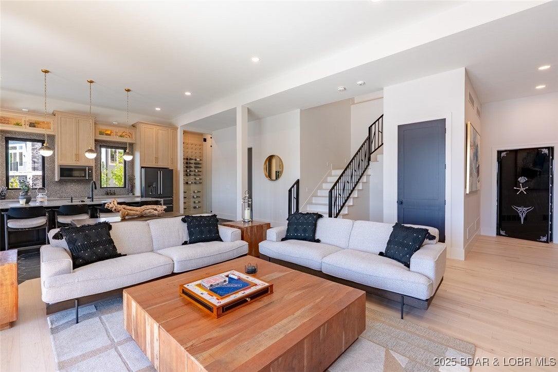 Sunrise Beach, Missouri, 65079, United States, 5 Bedrooms Bedrooms, ,7 BathroomsBathrooms,Residential,Active,1961963