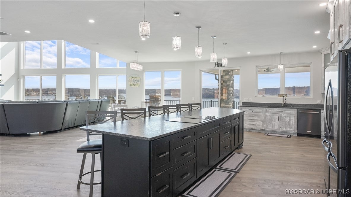 Sunrise Beach, Missouri, 65079, United States, 8 Bedrooms Bedrooms, ,10 BathroomsBathrooms,Residential,Active,1964490