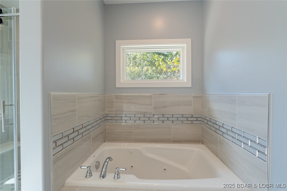 Climax Springs, Missouri, 65324, United States, 5 Bedrooms Bedrooms, ,5 BathroomsBathrooms,Residential,Active,1988443