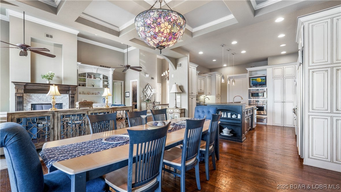 Camdenton, Missouri, 65020, United States, 5 Bedrooms Bedrooms, ,5 BathroomsBathrooms,Residential,Active,1989766