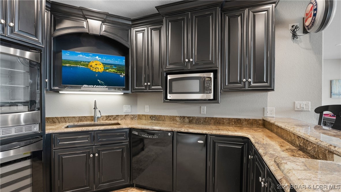 Camdenton, Missouri, 65020, United States, ,5 BathroomsBathrooms,Residential,Active,1797942