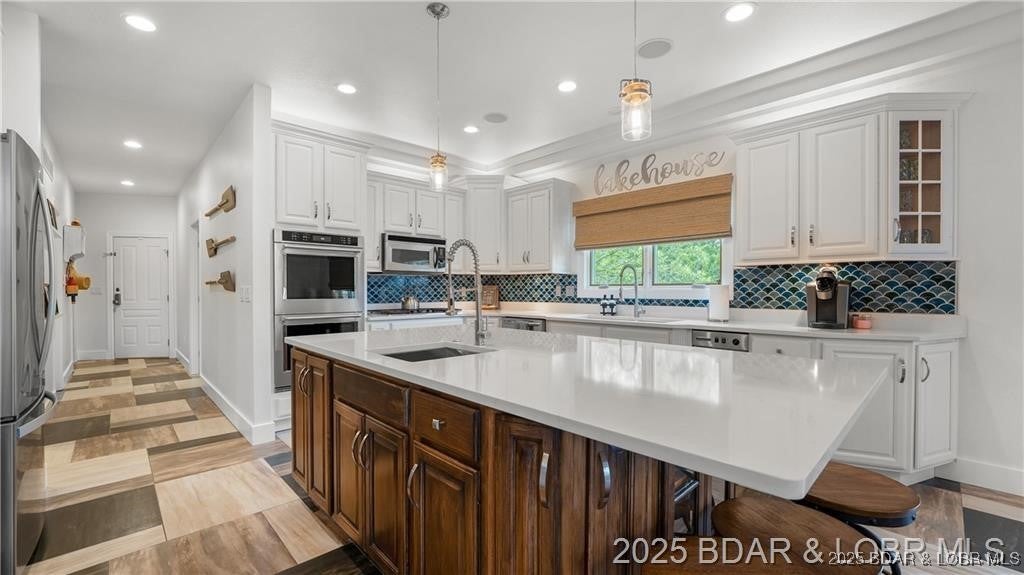 Camdenton, Missouri, 65020, United States, 7 Bedrooms Bedrooms, ,6 BathroomsBathrooms,Residential,Active,1876843