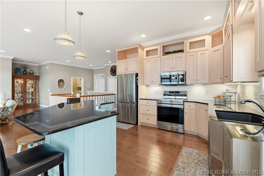 Gravois Mills, Missouri, 65037, United States, 5 Bedrooms Bedrooms, ,3 BathroomsBathrooms,Residential,Active,2032925