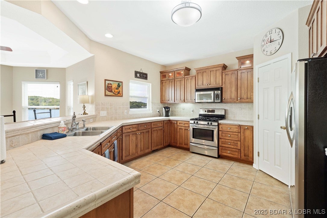 Camdenton, Missouri, 65020, United States, 4 Bedrooms Bedrooms, ,4 BathroomsBathrooms,Residential,Active,1936451