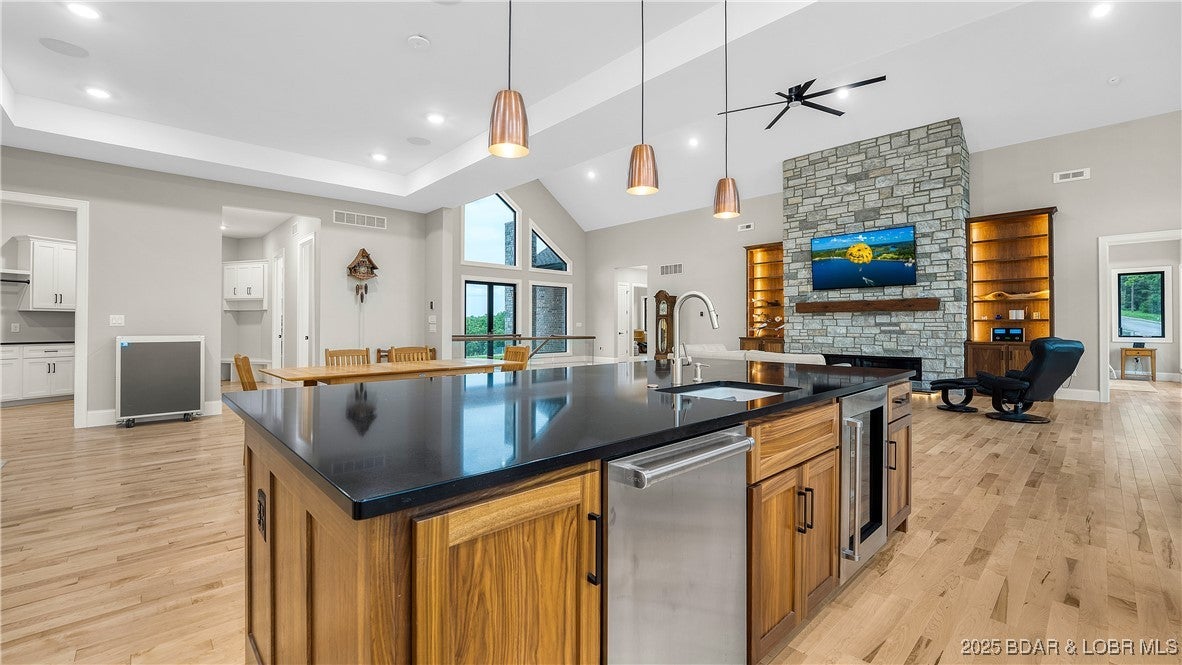 Osage Beach, Missouri, 65065, United States, 4 Bedrooms Bedrooms, ,5 BathroomsBathrooms,Residential,Active,1877825