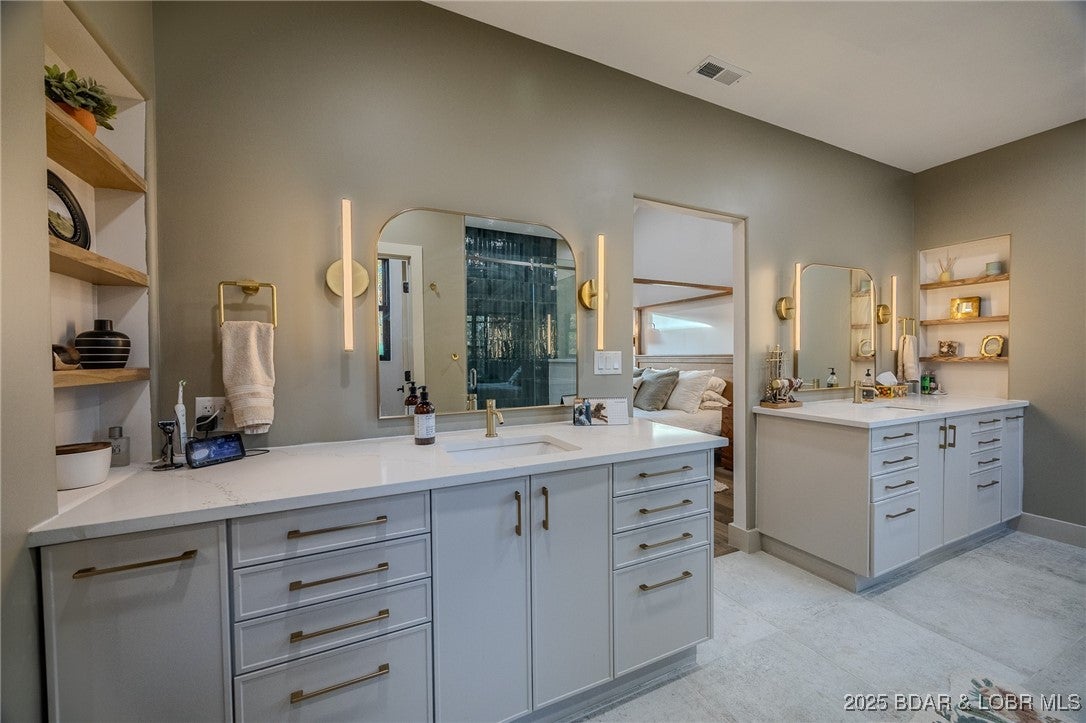 Linn Creek, Missouri, 65052, United States, 6 Bedrooms Bedrooms, ,5 BathroomsBathrooms,Residential,Active,1989796