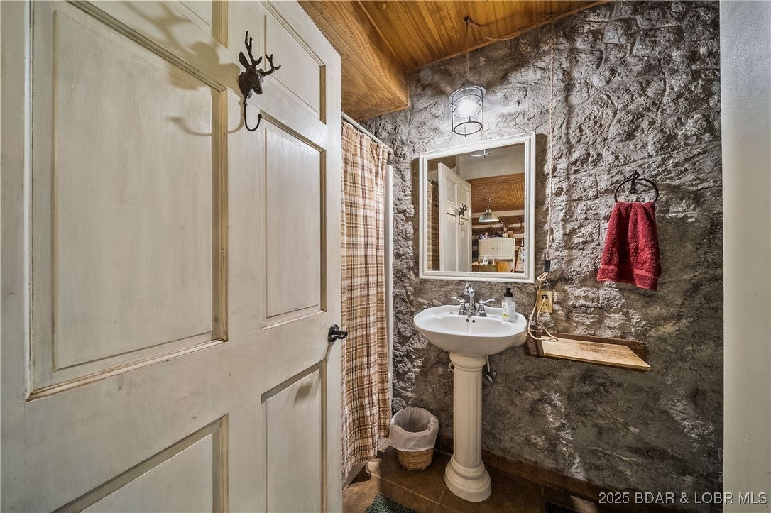 Eldon, Missouri, 65026, United States, 5 Bedrooms Bedrooms, ,3 BathroomsBathrooms,Residential,Active,1790925