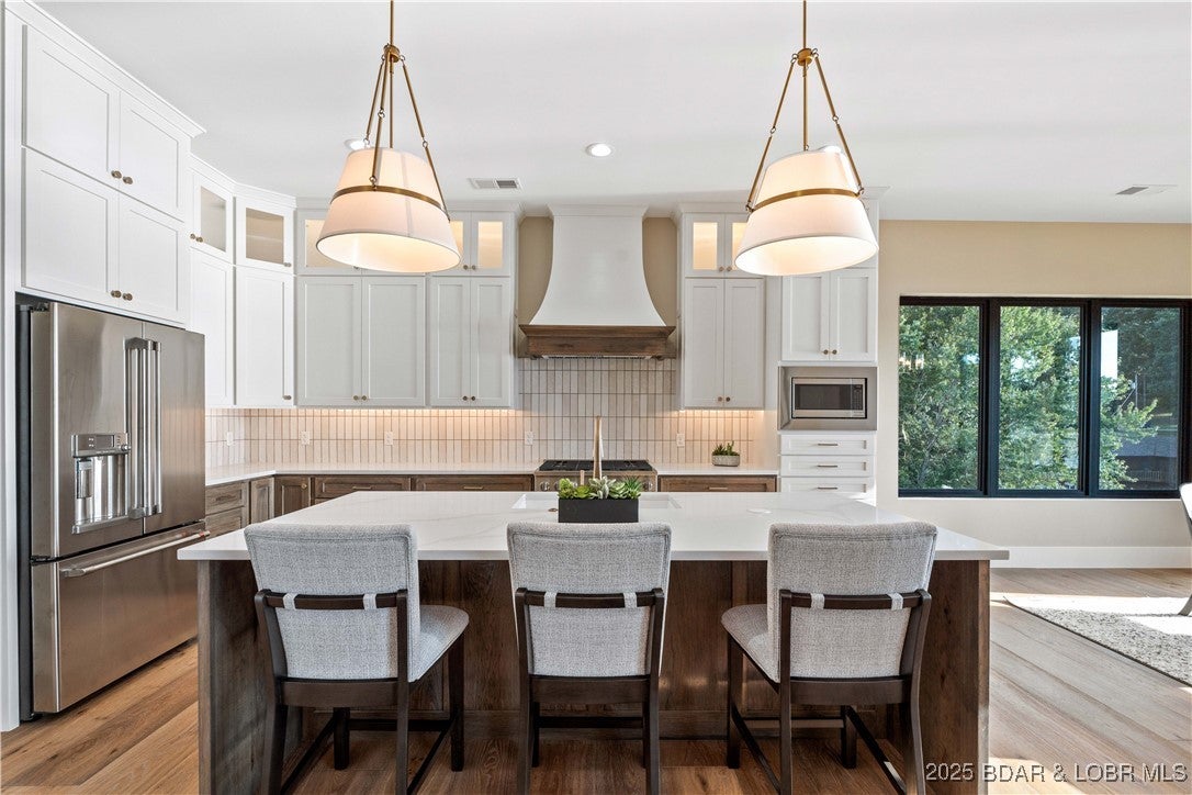 Osage Beach, Missouri, 65065, United States, 6 Bedrooms Bedrooms, ,6 BathroomsBathrooms,Residential,Active,1922661