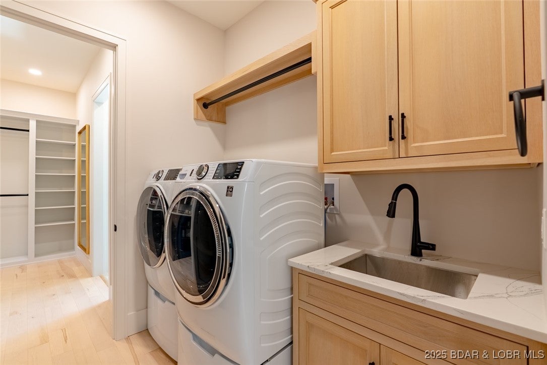 Sunrise Beach, Missouri, 65079, United States, 5 Bedrooms Bedrooms, ,7 BathroomsBathrooms,Residential,Active,1961963