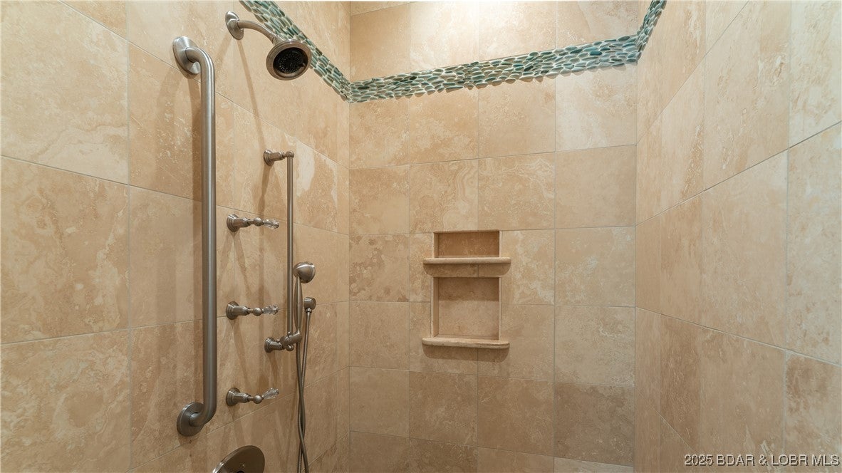 Camdenton, Missouri, 65020, United States, ,5 BathroomsBathrooms,Residential,Active,1797942