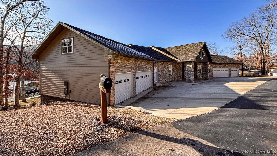 Sunrise Beach, Missouri, 65079, United States, 5 Bedrooms Bedrooms, ,7 BathroomsBathrooms,Residential,Active,2007238