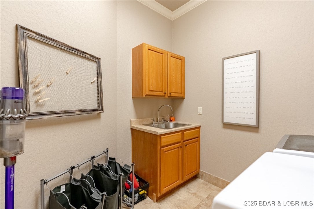 Lake Ozark, Missouri, 65049, United States, 5 Bedrooms Bedrooms, ,5 BathroomsBathrooms,Residential,Active,1990646