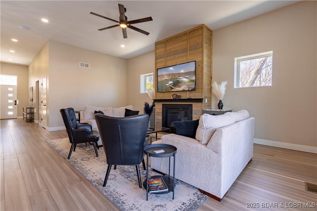 Sunrise Beach, Missouri, 65079, United States, ,5 BathroomsBathrooms,Residential,Active,1764512