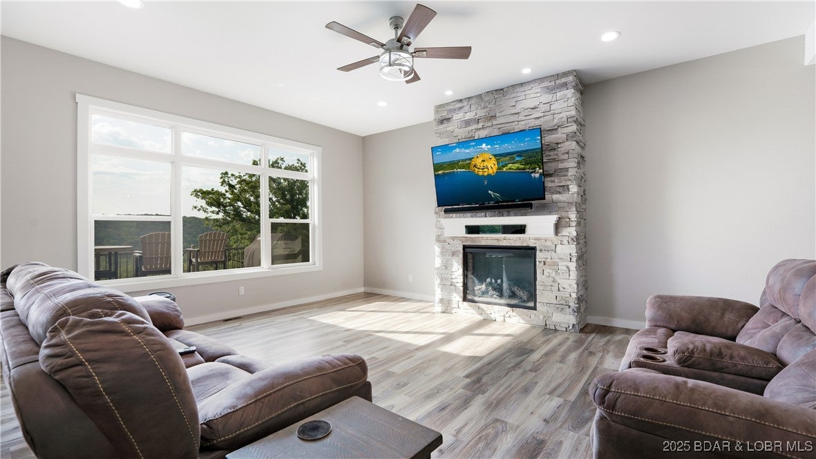 Camdenton, Missouri, 65020, United States, 5 Bedrooms Bedrooms, ,4 BathroomsBathrooms,Residential,Active,1903211