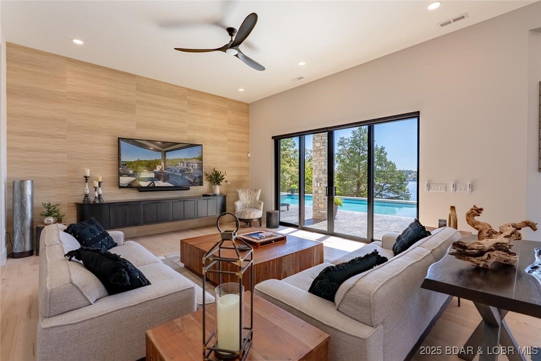 Sunrise Beach, Missouri, 65079, United States, 5 Bedrooms Bedrooms, ,7 BathroomsBathrooms,Residential,Active,1961963