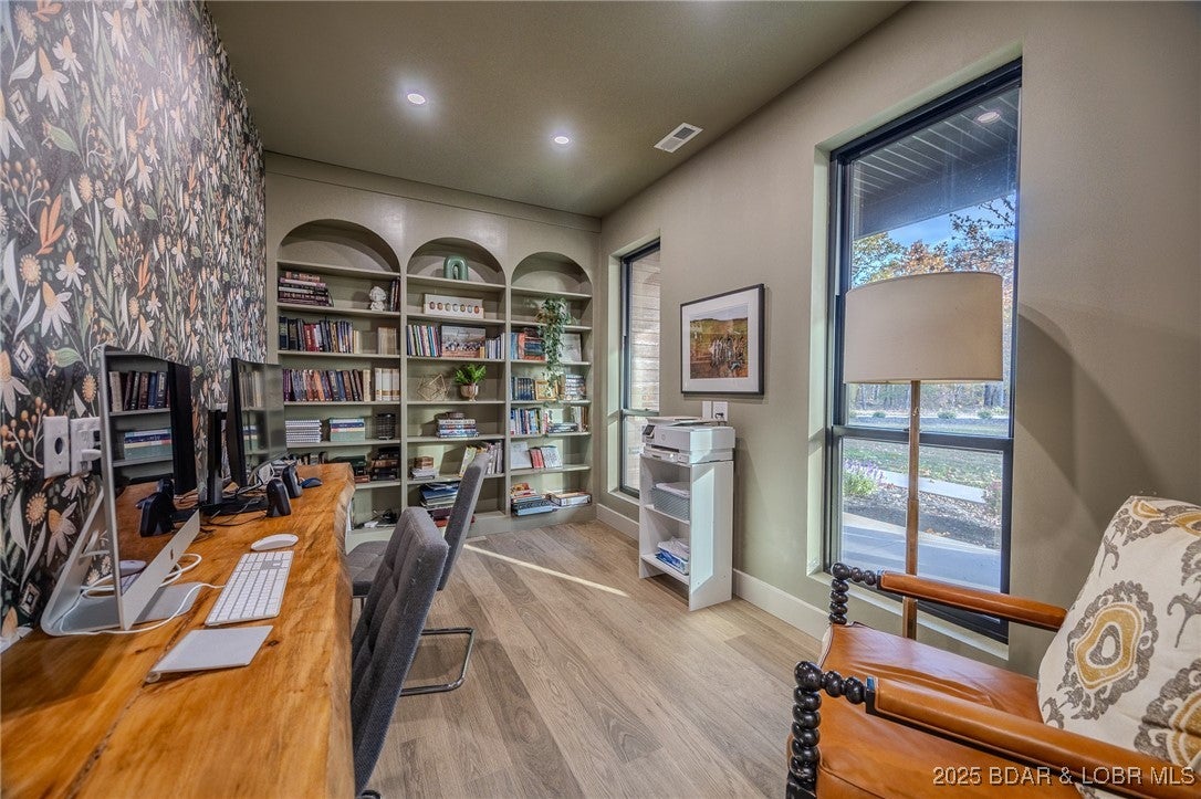 Linn Creek, Missouri, 65052, United States, 6 Bedrooms Bedrooms, ,5 BathroomsBathrooms,Residential,Active,1989796