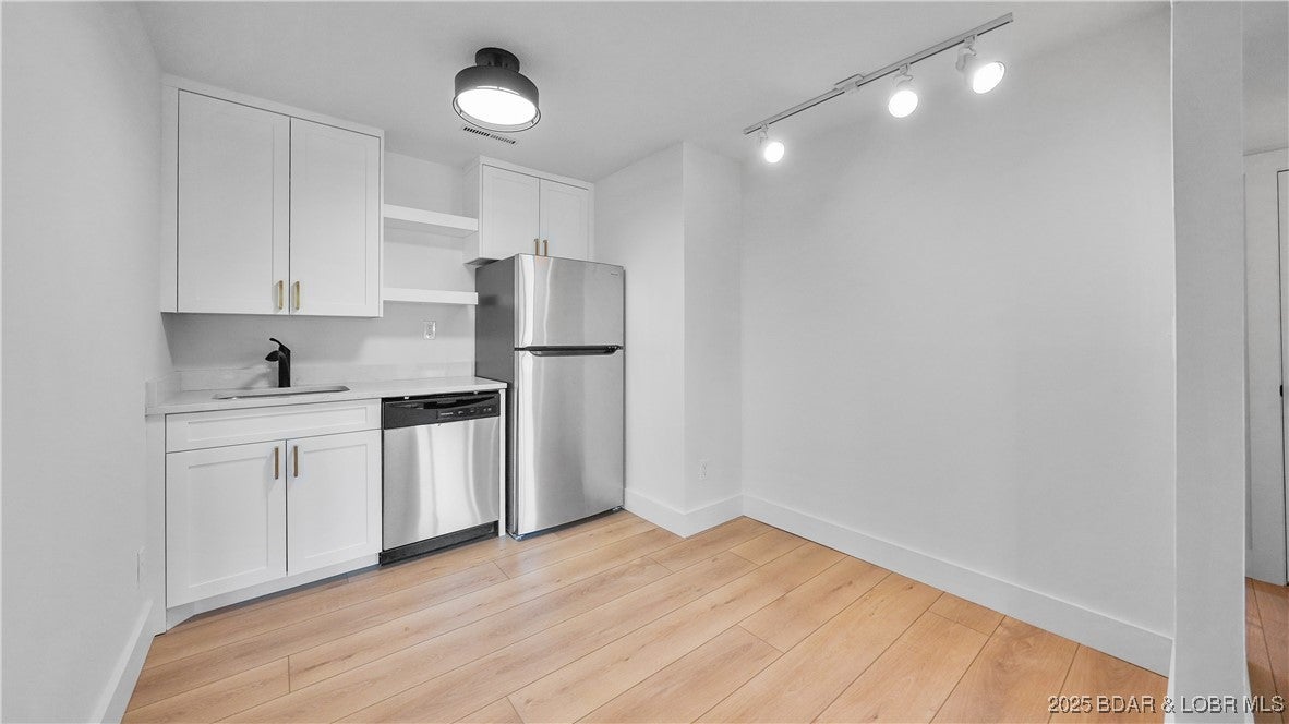 Osage Beach, Missouri, 65065, United States, 4 Bedrooms Bedrooms, ,4 BathroomsBathrooms,Residential,Active,1946330