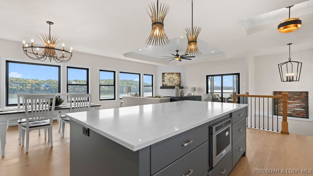 Camdenton, Missouri, 65020, United States, 4 Bedrooms Bedrooms, ,4 BathroomsBathrooms,Residential,Active,1945094