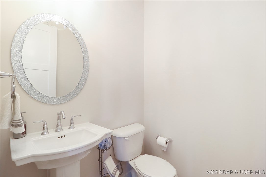 Lake Ozark, Missouri, 65049, United States, 4 Bedrooms Bedrooms, ,5 BathroomsBathrooms,Residential,Active,1959923