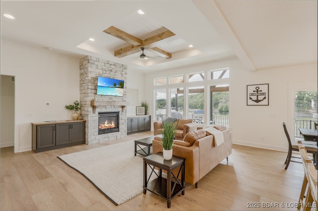 Sunrise Beach, Missouri, 65079, United States, 4 Bedrooms Bedrooms, ,4 BathroomsBathrooms,Residential,Active,1929412