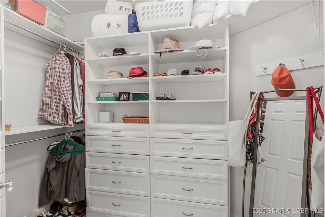 Lake Ozark, Missouri, 65049, United States, 6 Bedrooms Bedrooms, ,4 BathroomsBathrooms,Residential,Active,2006947