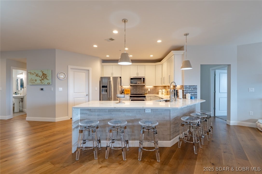 Sunrise Beach, Missouri, 65079, United States, 4 Bedrooms Bedrooms, ,5 BathroomsBathrooms,Residential,Active,2008284