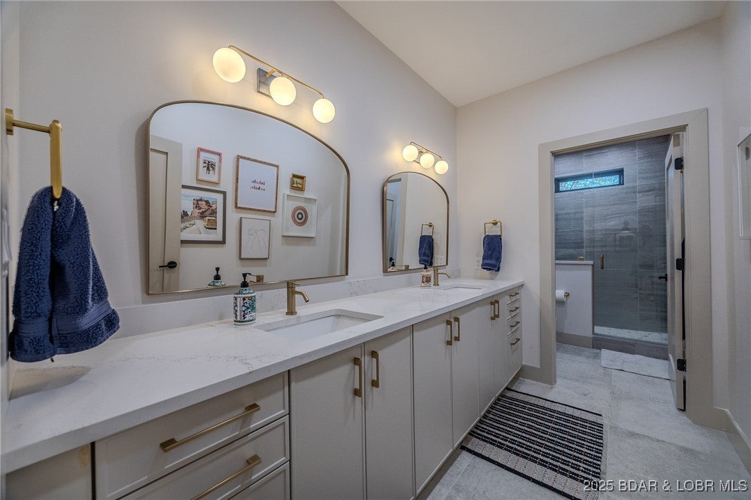 Linn Creek, Missouri, 65052, United States, 6 Bedrooms Bedrooms, ,5 BathroomsBathrooms,Residential,Active,1989796